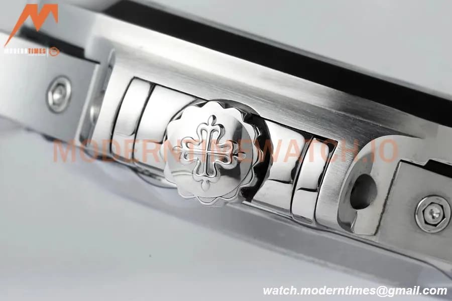 Patek Philippe - Nautilus 40.5mm Annual Calendar 5726/1A SS/SS White PPF A324