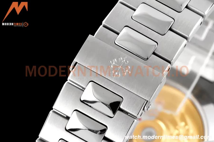 Patek Philippe - Nautilus 40.5mm Annual Calendar 5726/1A SS/SS Blue PPF A324